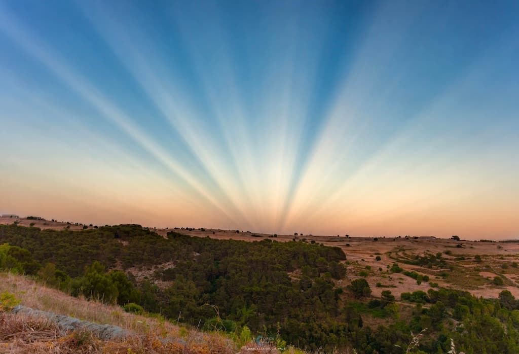 Anticrepuscular Rays over Sicily | © · Marcella Giulia Pace
 Text: 
Cecilia Chirenti 
(NASA
GSFC, 
UMCP, 
CRESST II)