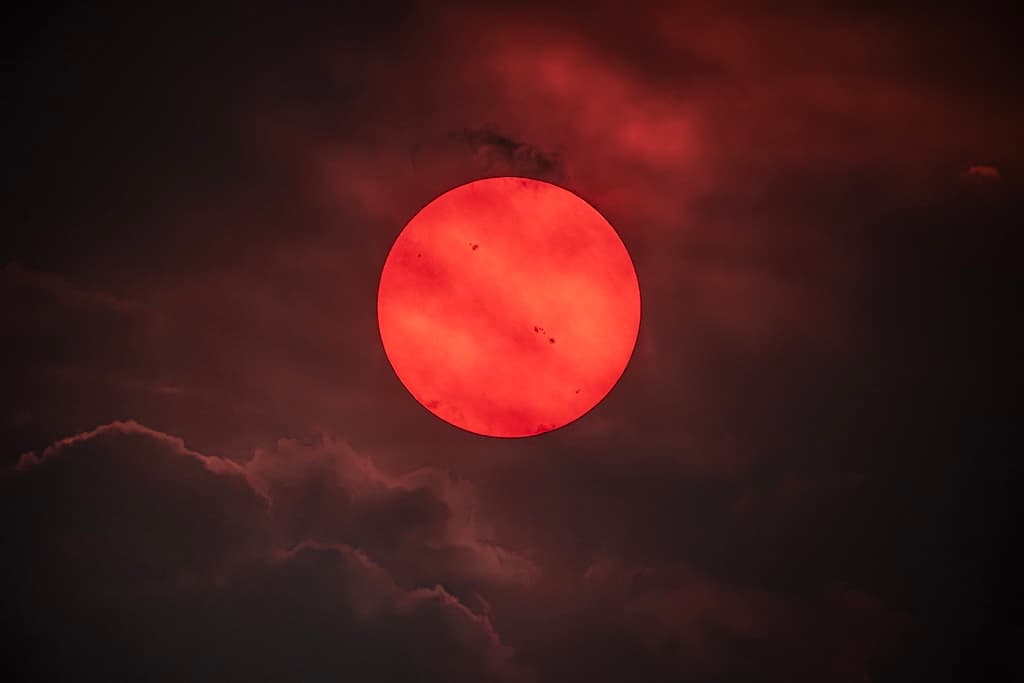 Red Sun through Wildfire Smoke | © · Debra Ceravolo
 Text: 
Cecilia Chirenti 
(NASA
GSFC, 
UMCP, 
CRESST II)