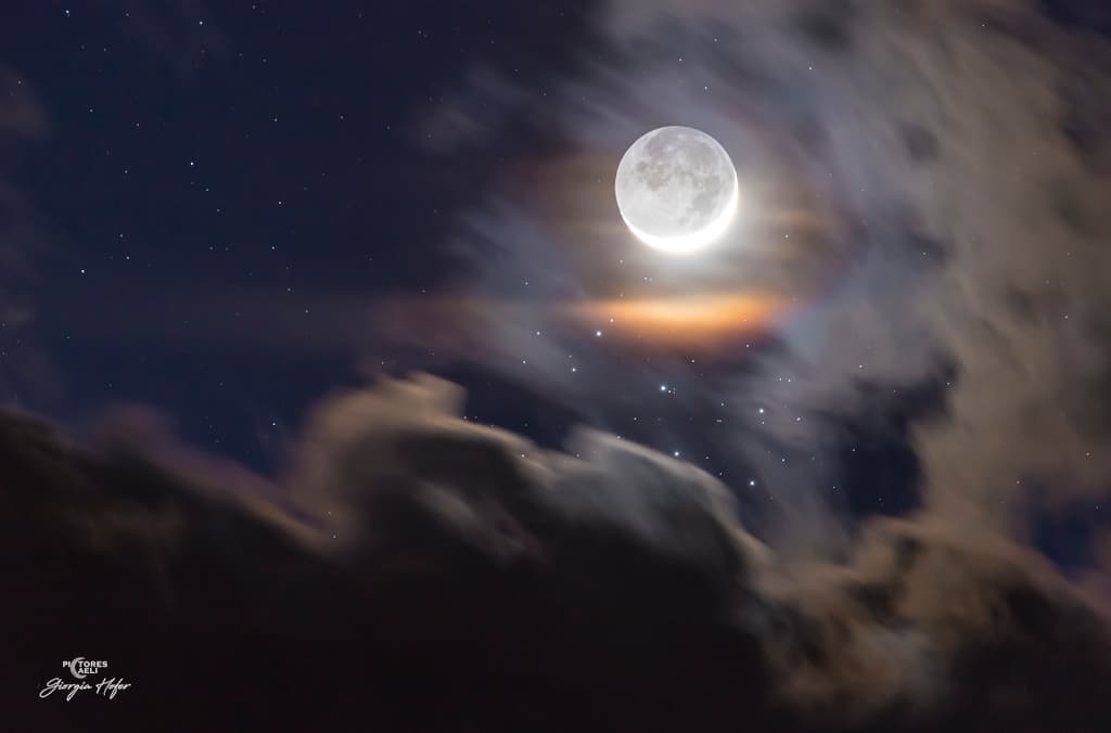 Young Moon and Sister Stars | © · Giorgia Hofer