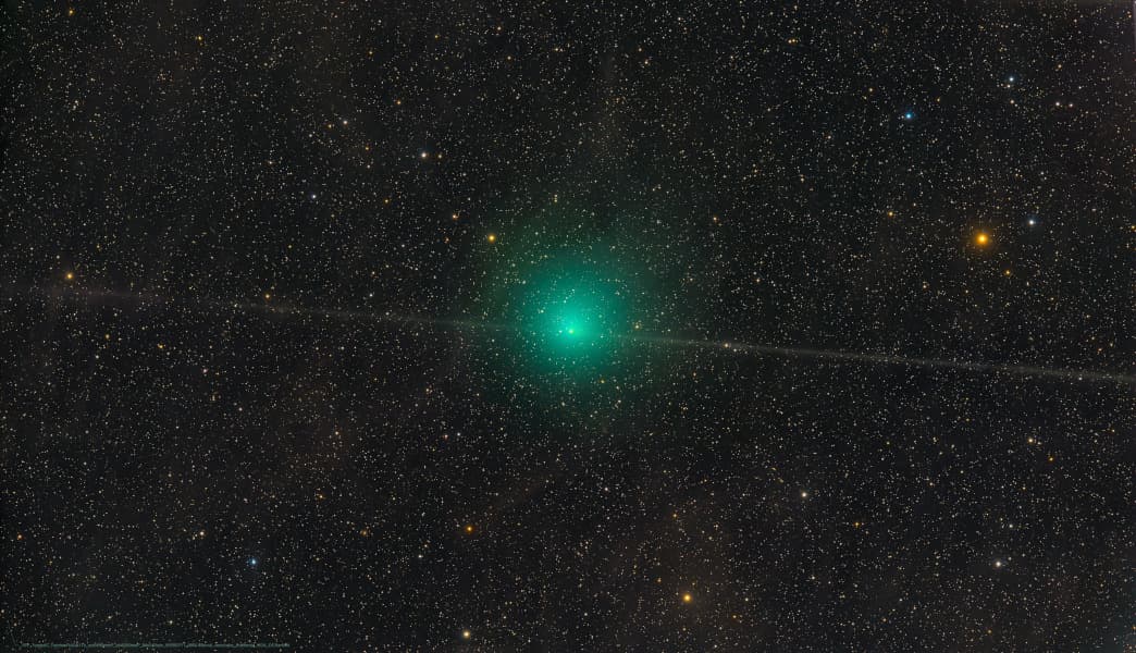 The Dust Trail of Comet Tempel 2 | © · Dan Bartlett