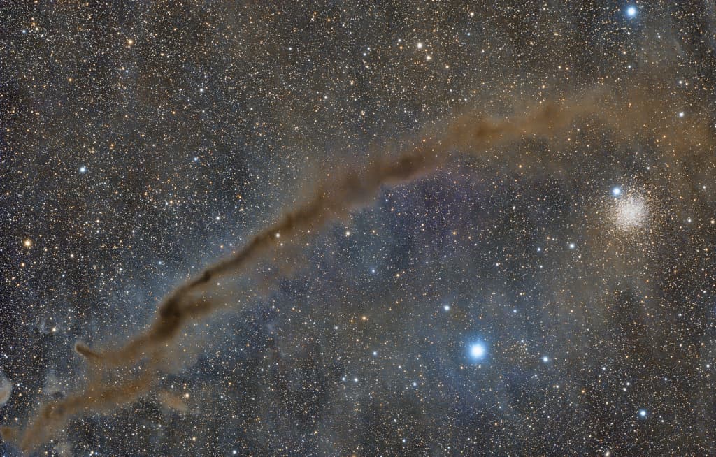 NGC 4372 and the Dark Doodad | © · Alessandro Cipolat Bares