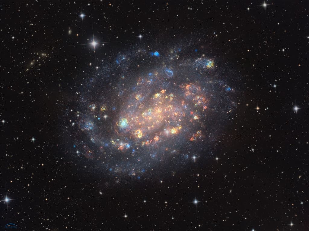NGC 300: A Cosmic Gemstone with Stars and Gas Clouds | © · Team Ciel Austral
Text:
Cecilia Chirenti
(NASA
GSFC,
UMCP,
CRESST II)